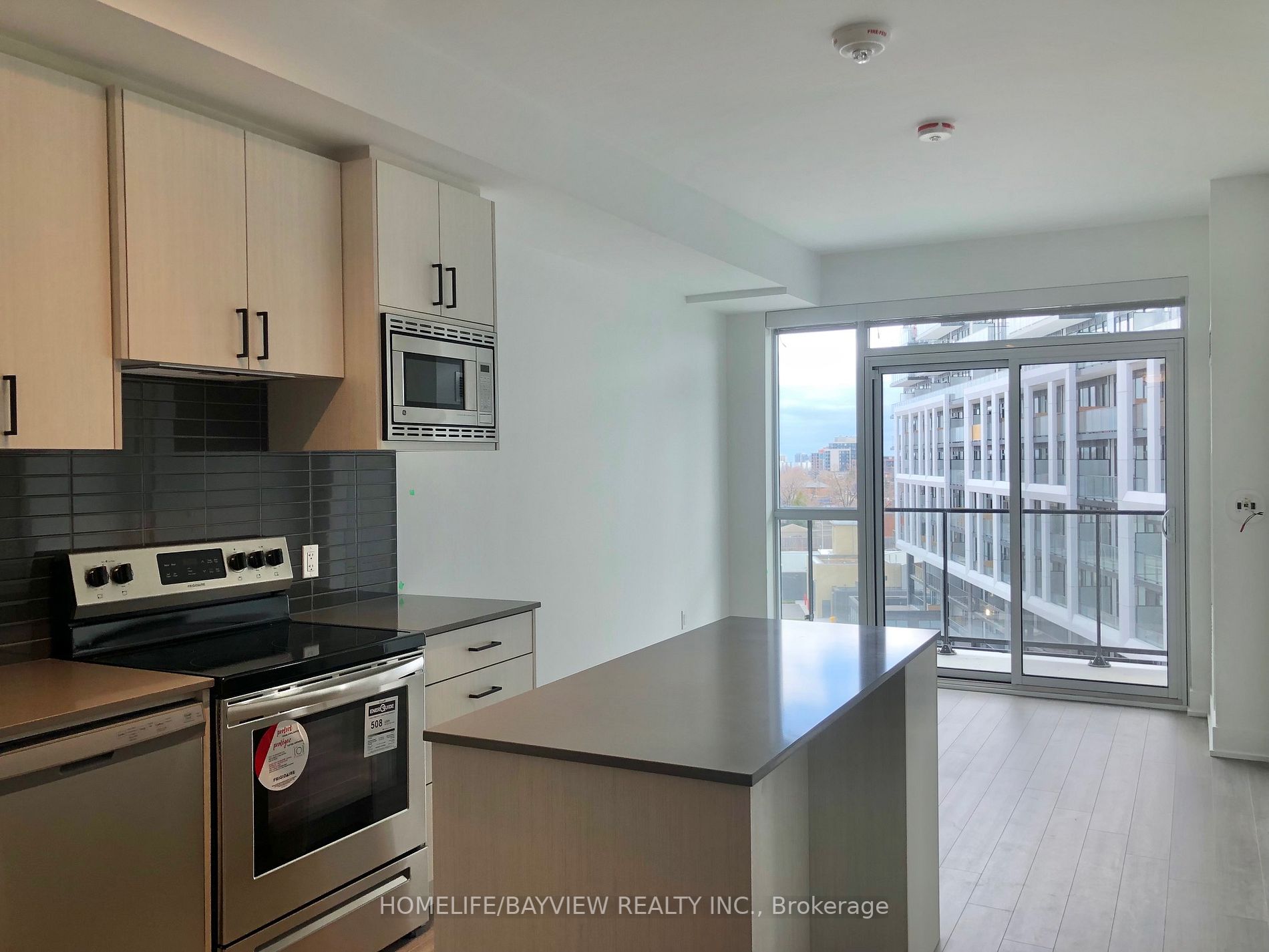 60 George Butchart Dr, #618