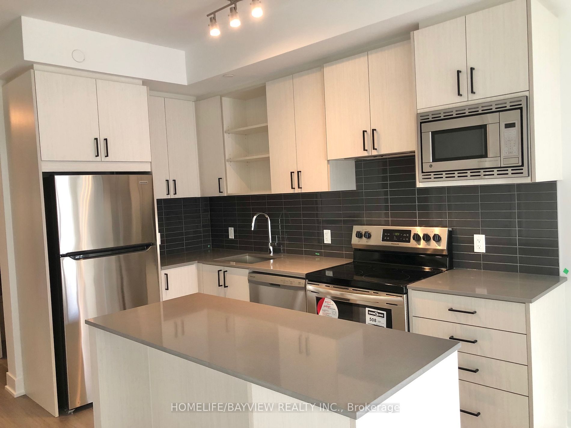 60 George Butchart Dr, #618
