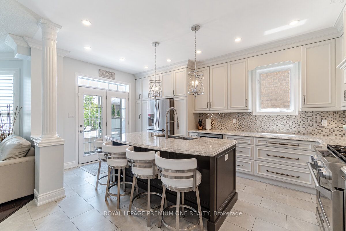 190 Cooke Cres