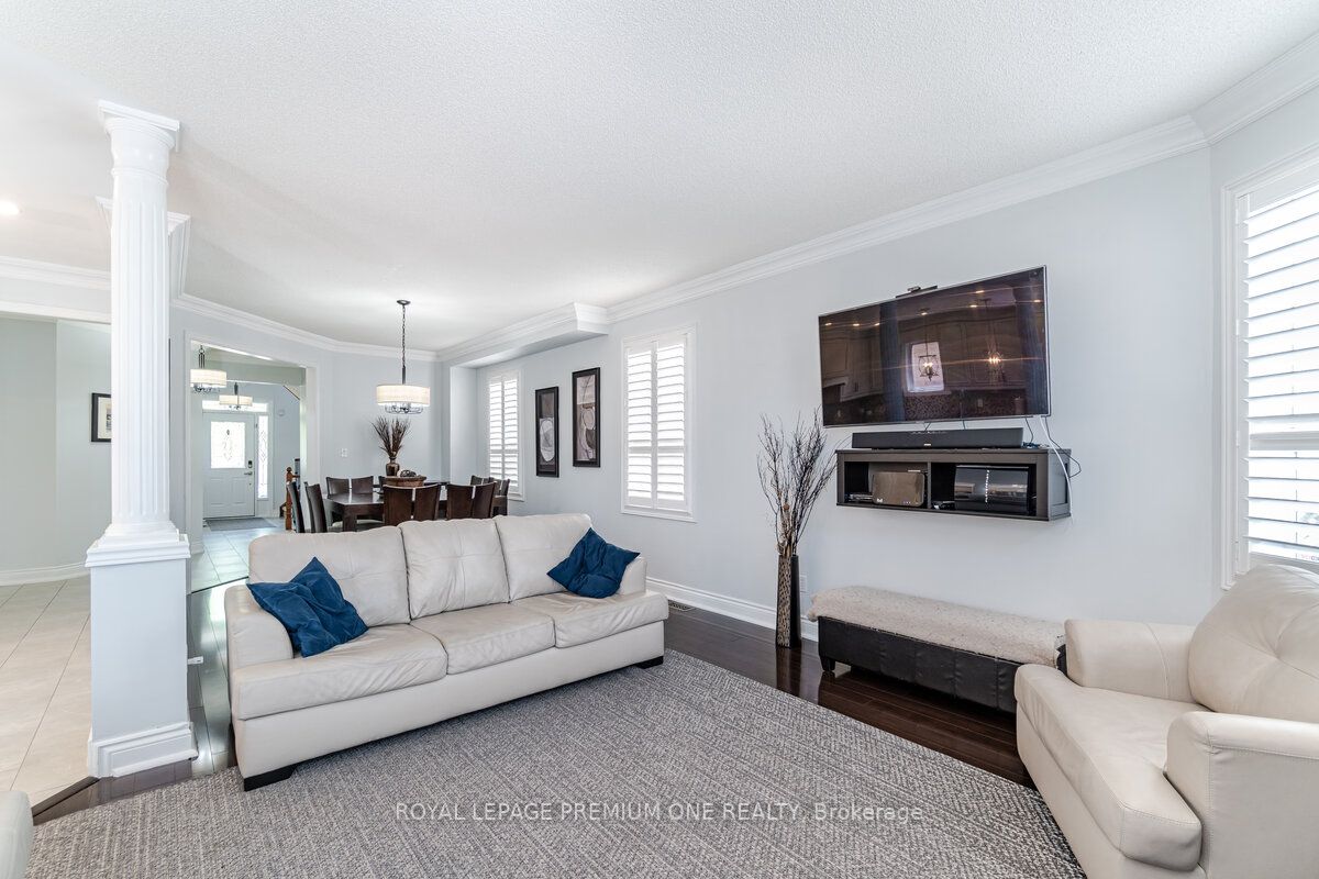190 Cooke Cres