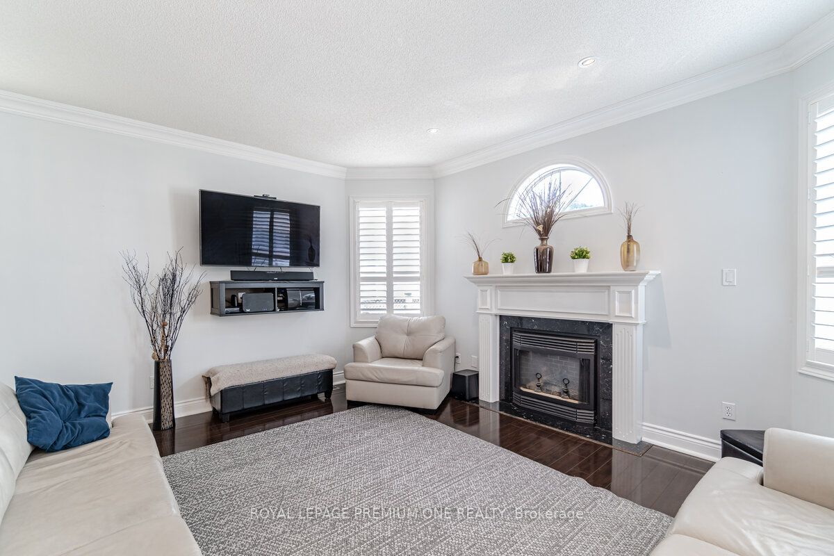 190 Cooke Cres