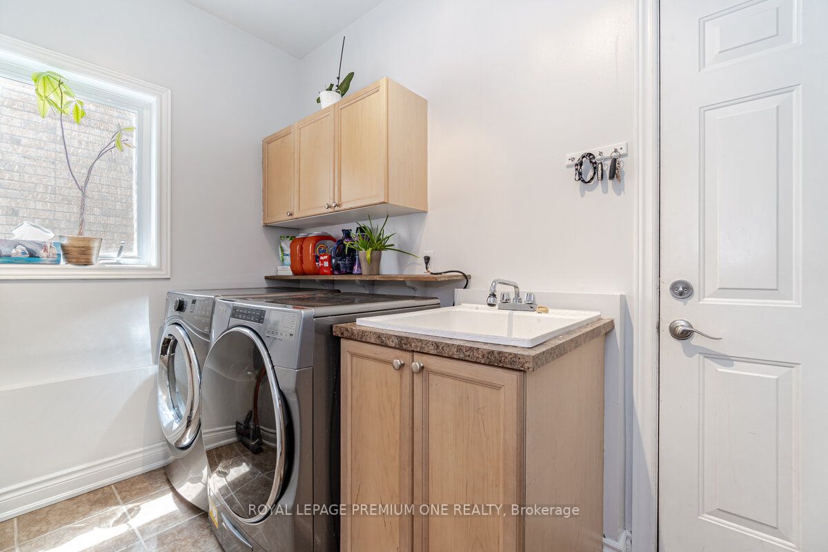 190 Cooke Cres