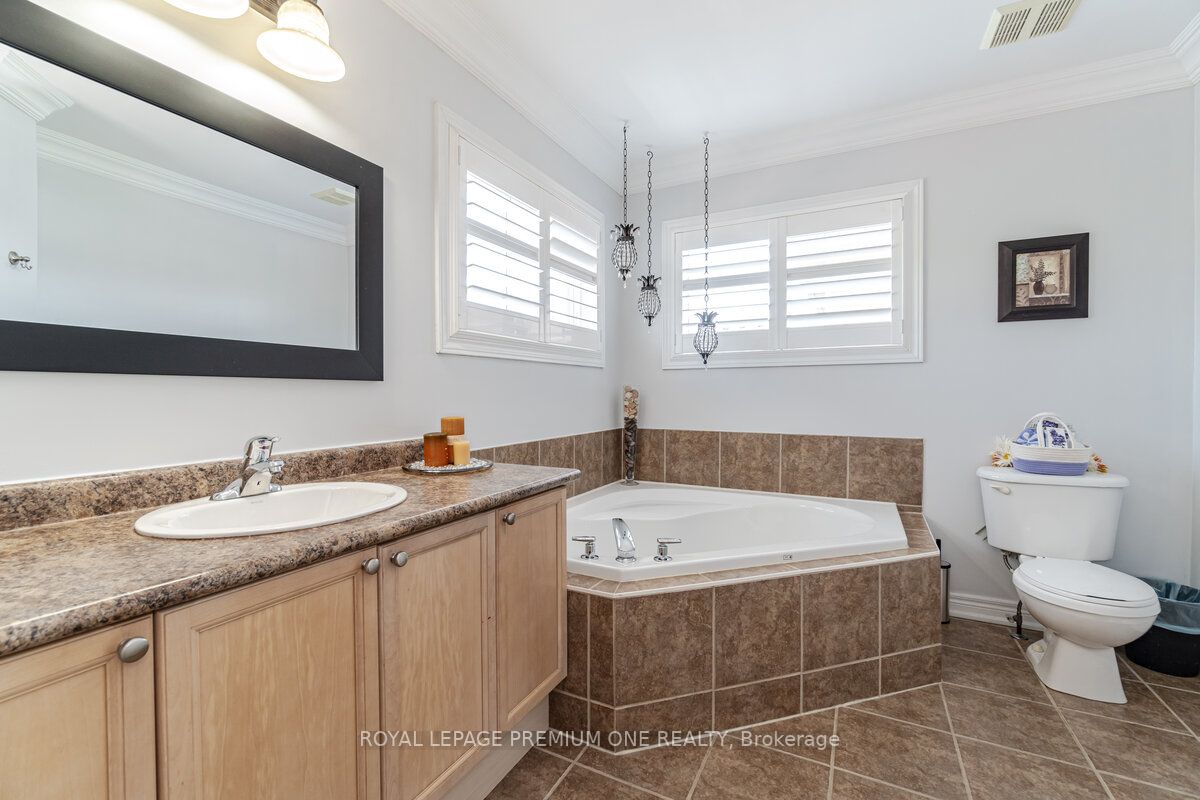 190 Cooke Cres