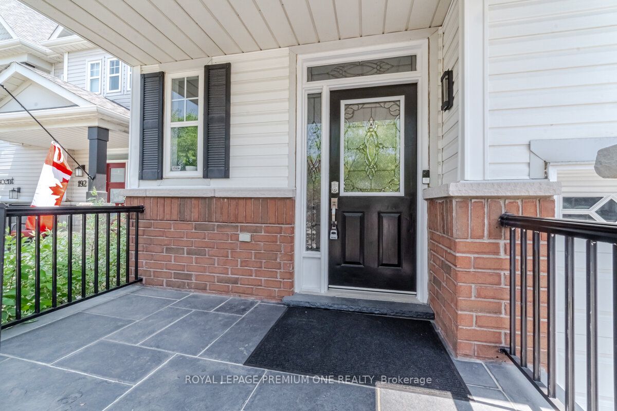 190 Cooke Cres
