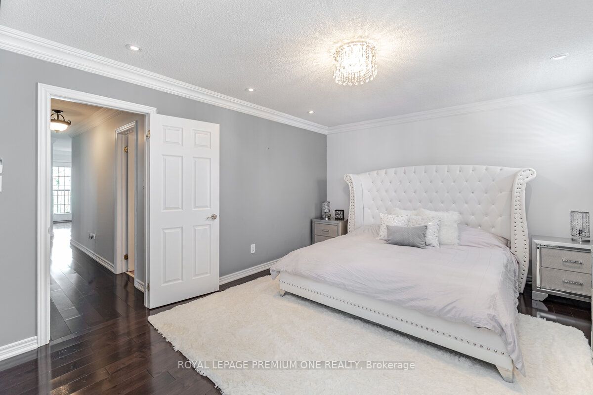 190 Cooke Cres