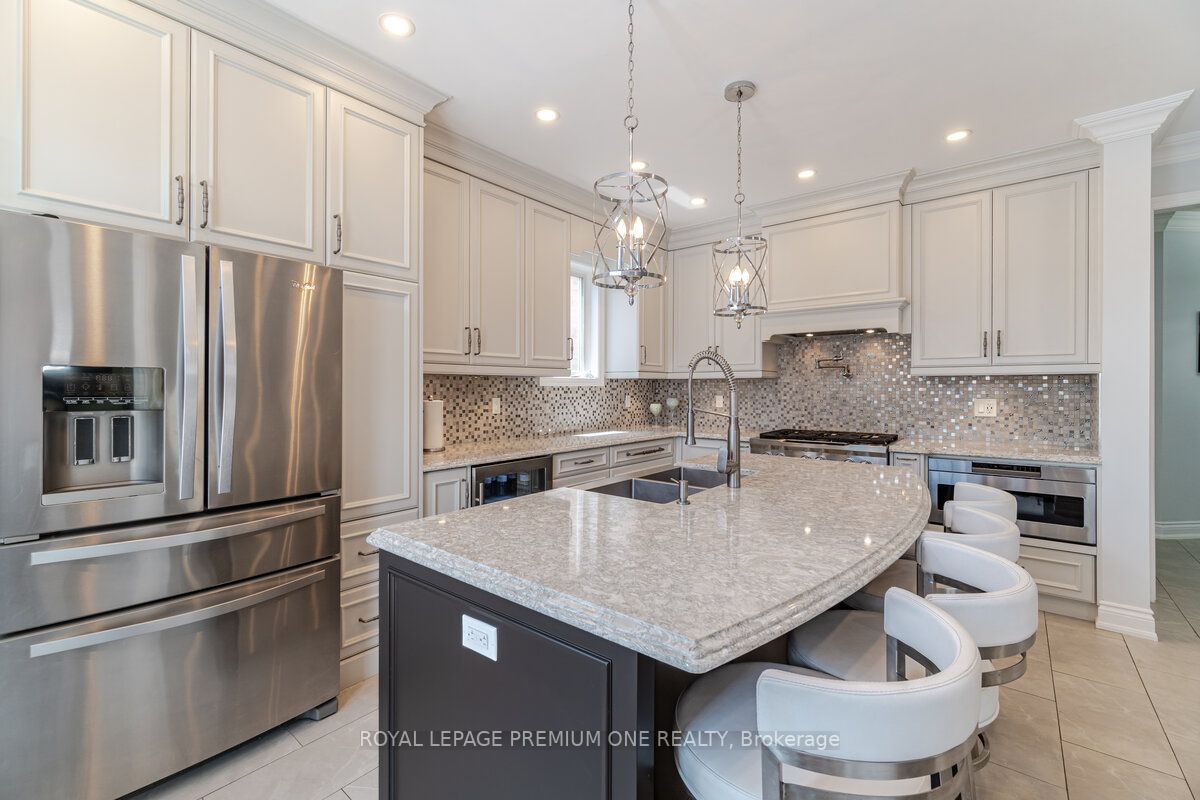 190 Cooke Cres