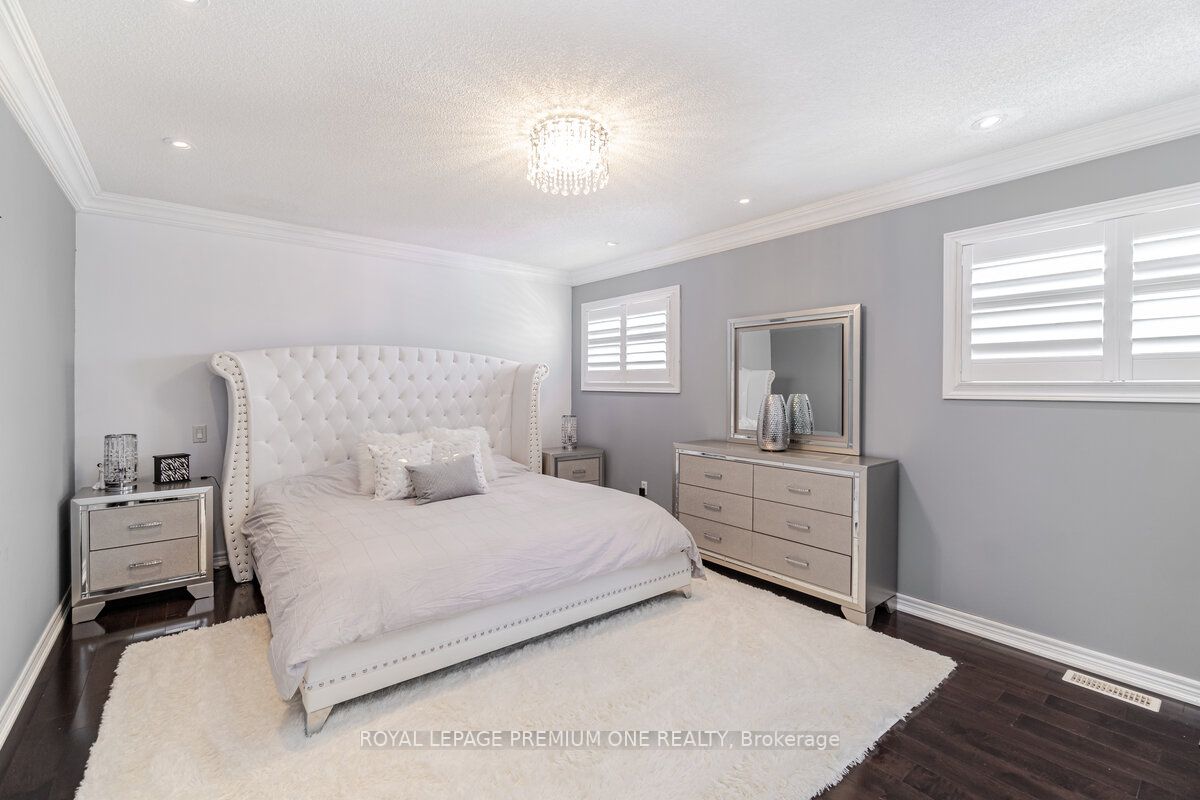 190 Cooke Cres