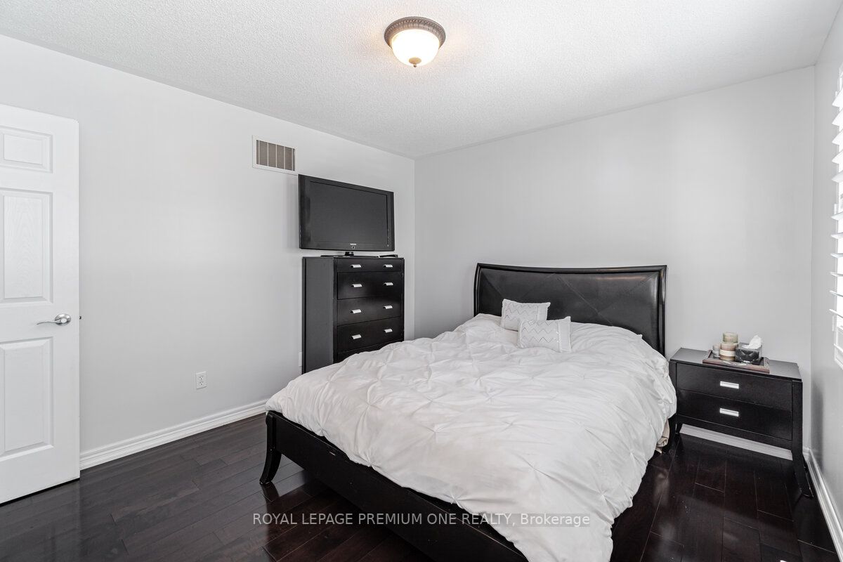 190 Cooke Cres