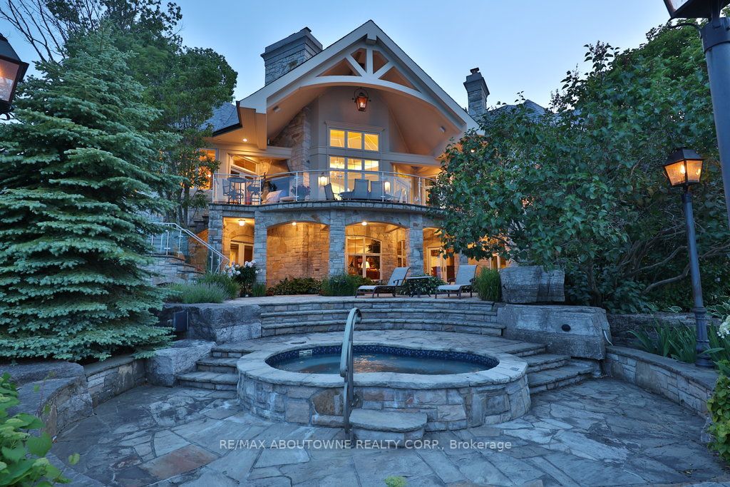 872 Whittier Cres