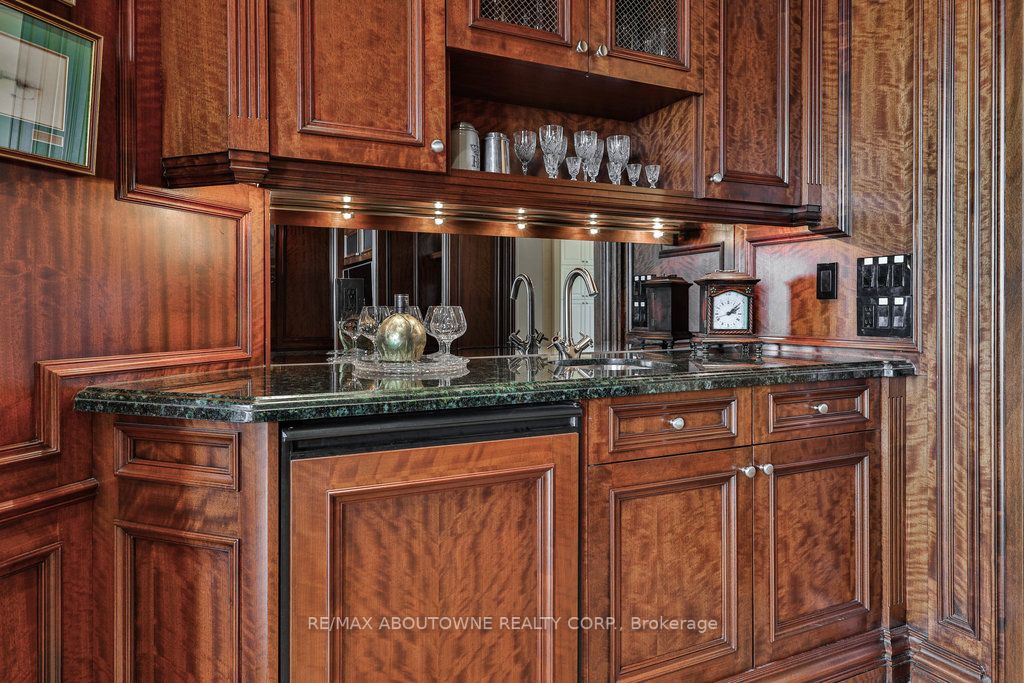 872 Whittier Cres