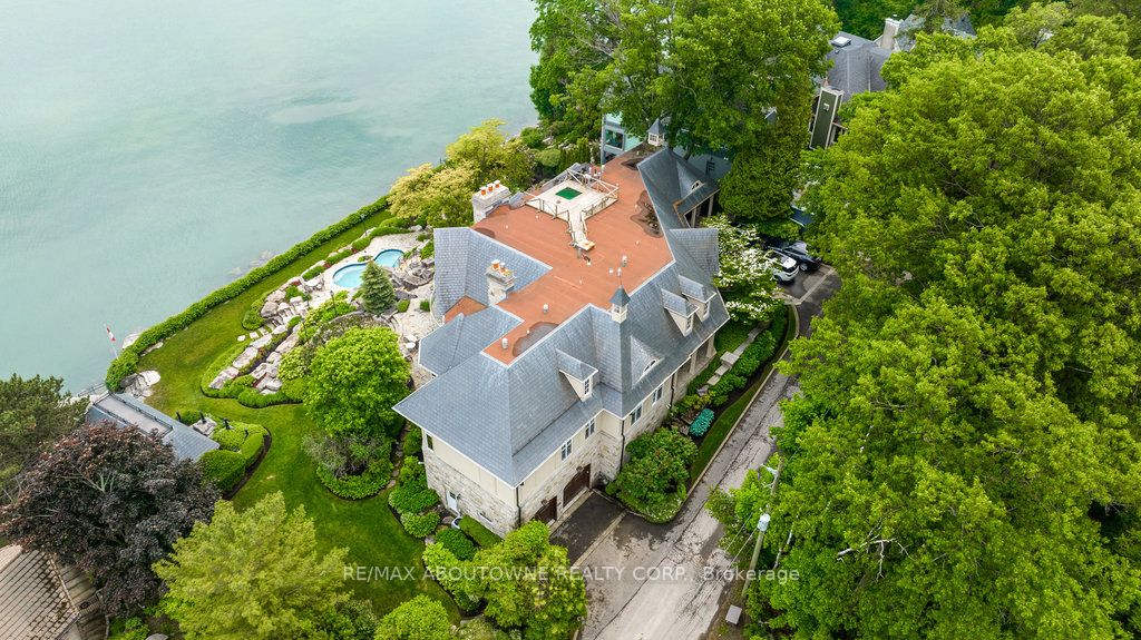 872 Whittier Cres