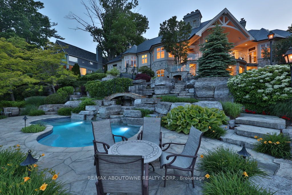 872 Whittier Cres
