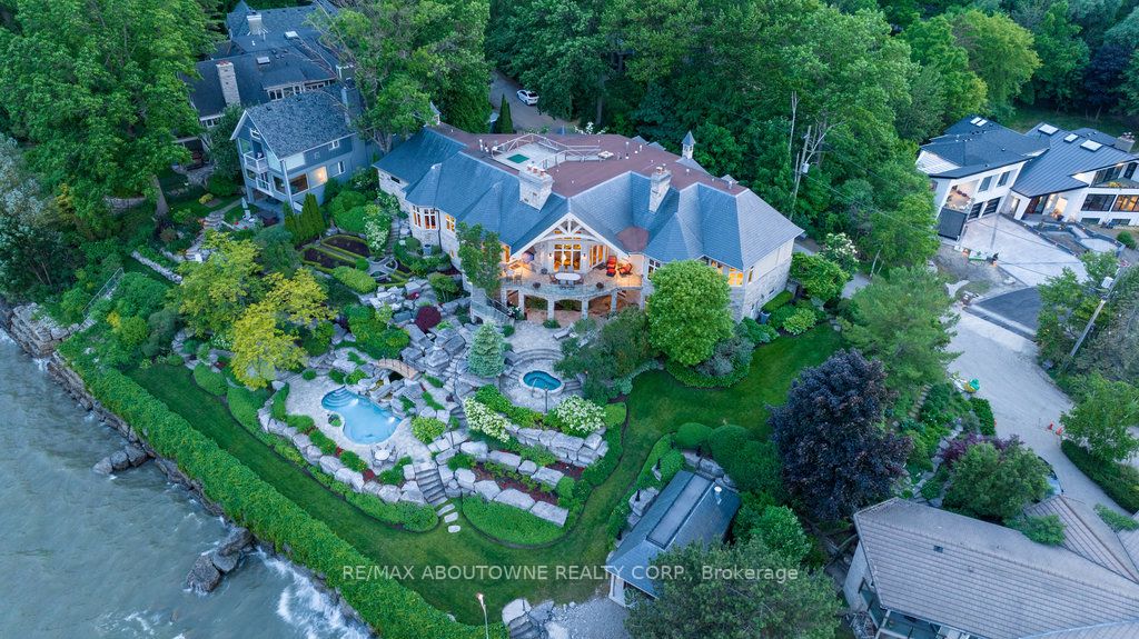 872 Whittier Cres
