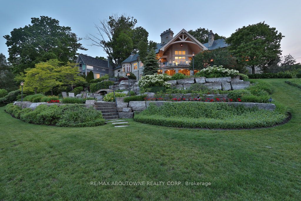 872 Whittier Cres
