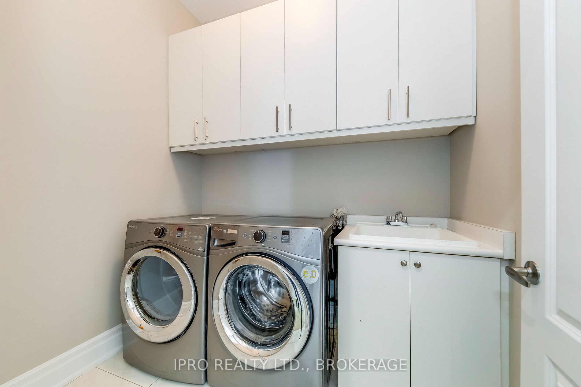 20 Falkland Rd N