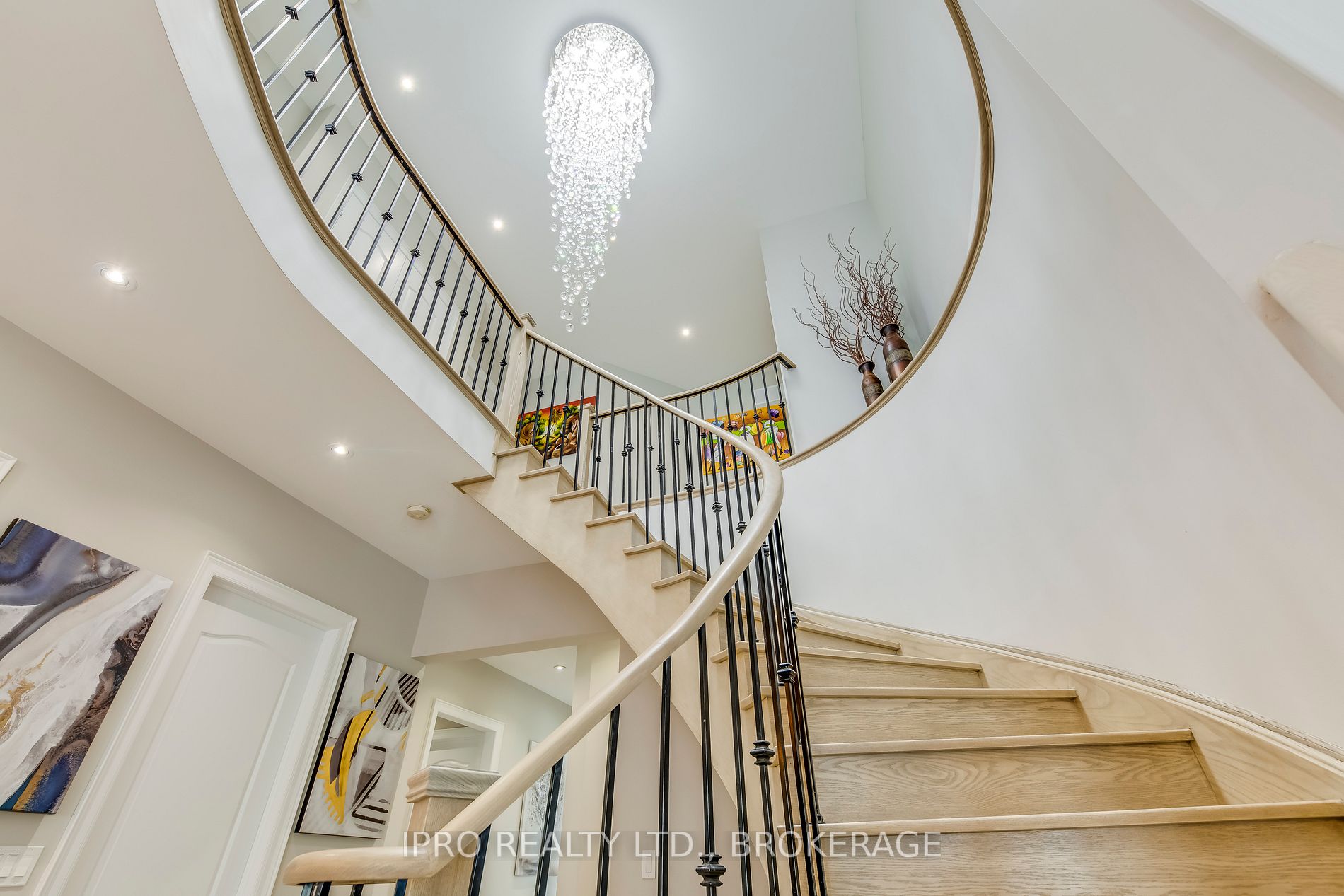 20 Falkland Rd N