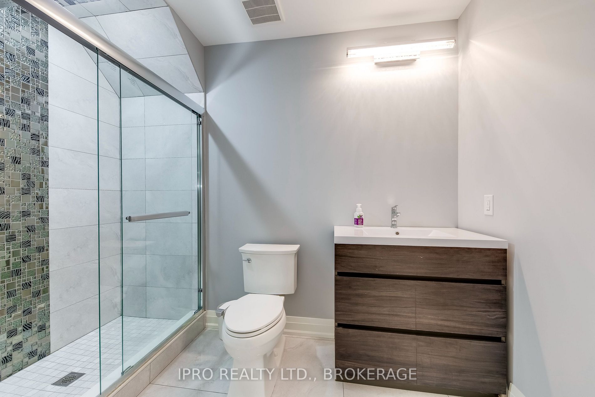 20 Falkland Rd N