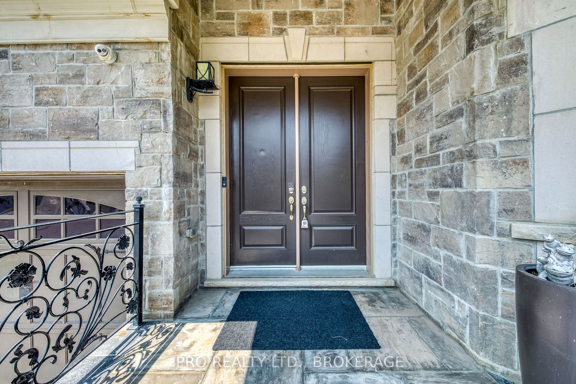 20 Falkland Rd N