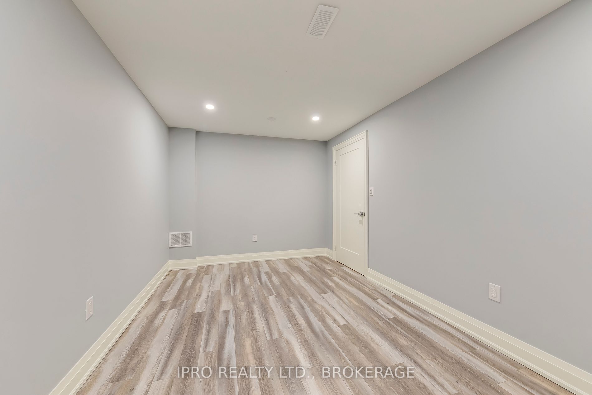20 Falkland Rd N