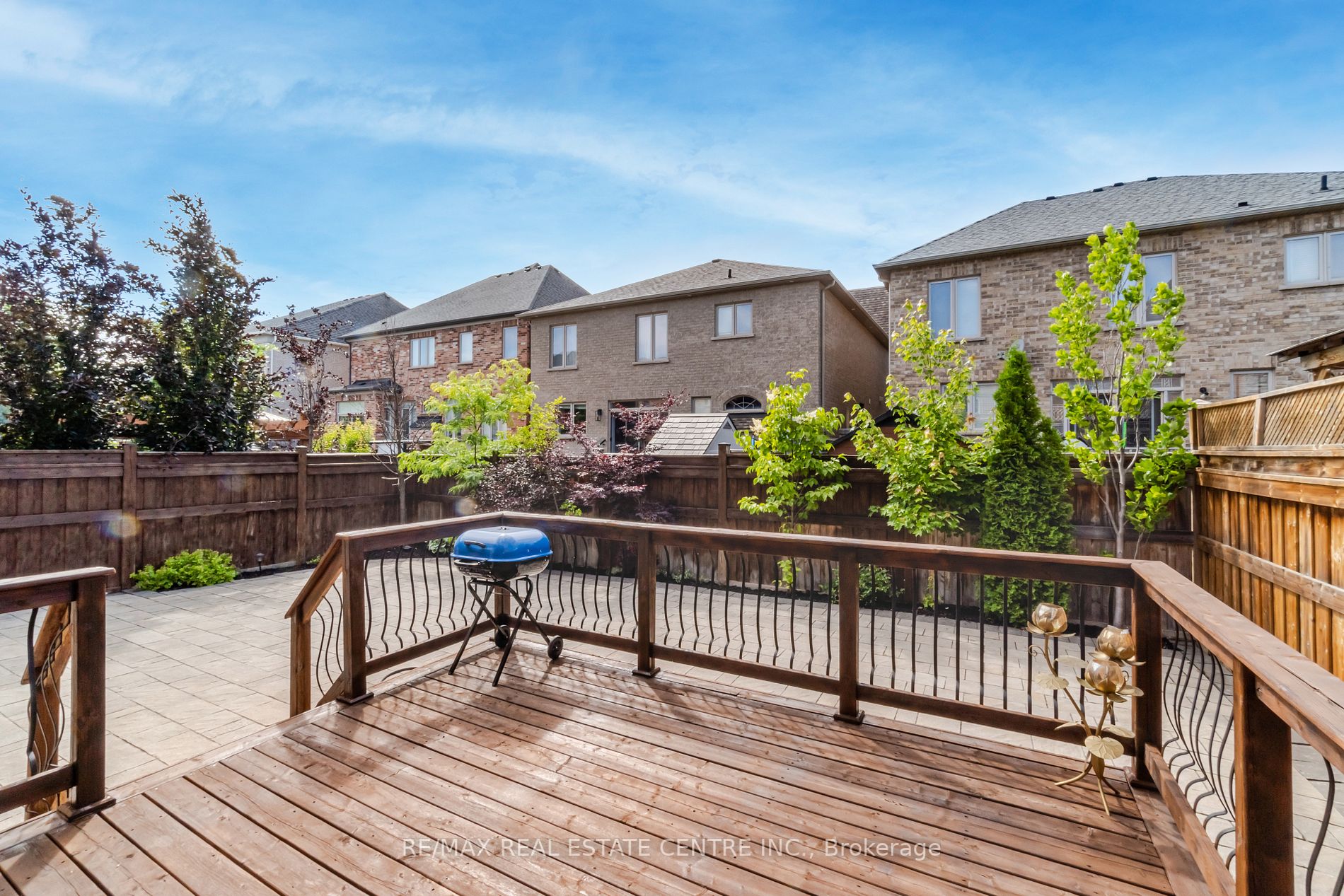4 Ingleborough Dr
