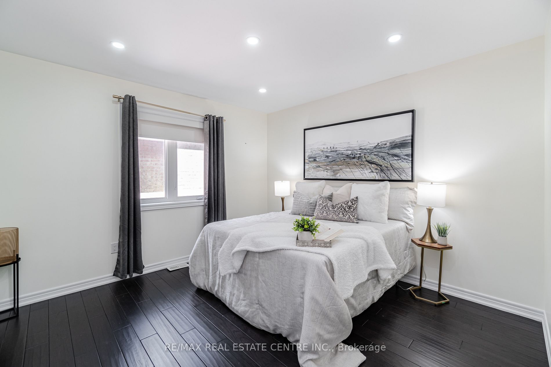 4 Ingleborough Dr