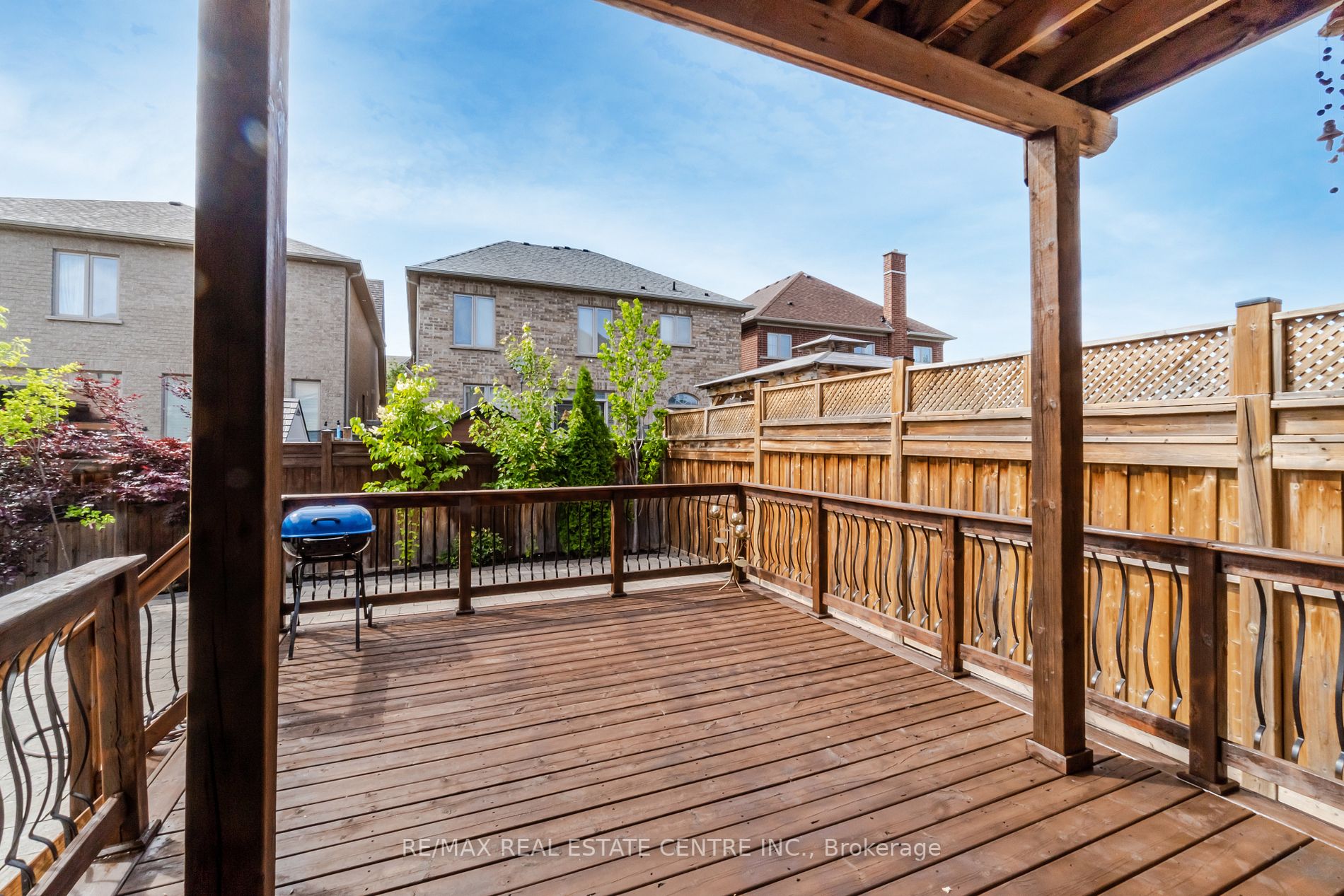 4 Ingleborough Dr