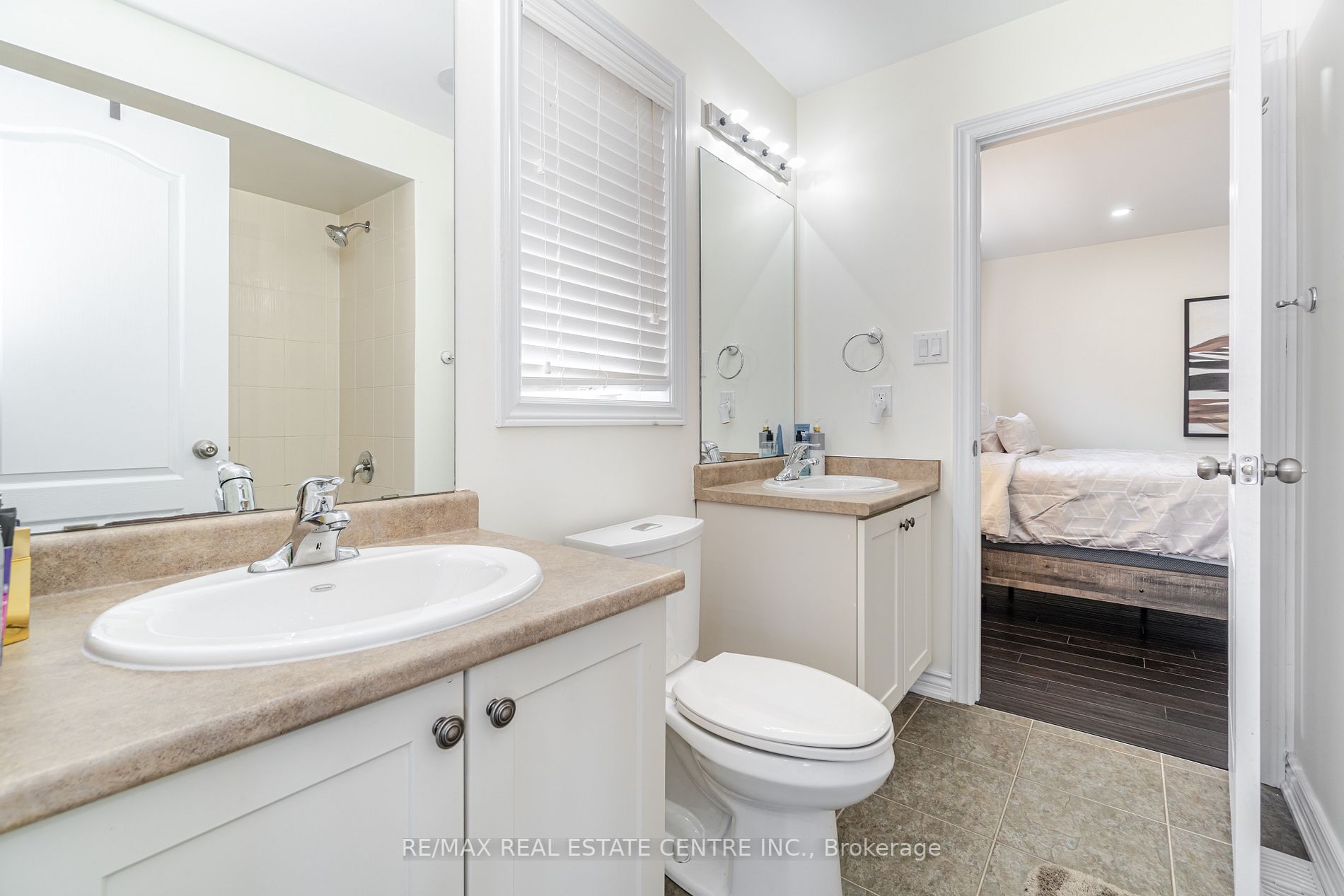 4 Ingleborough Dr