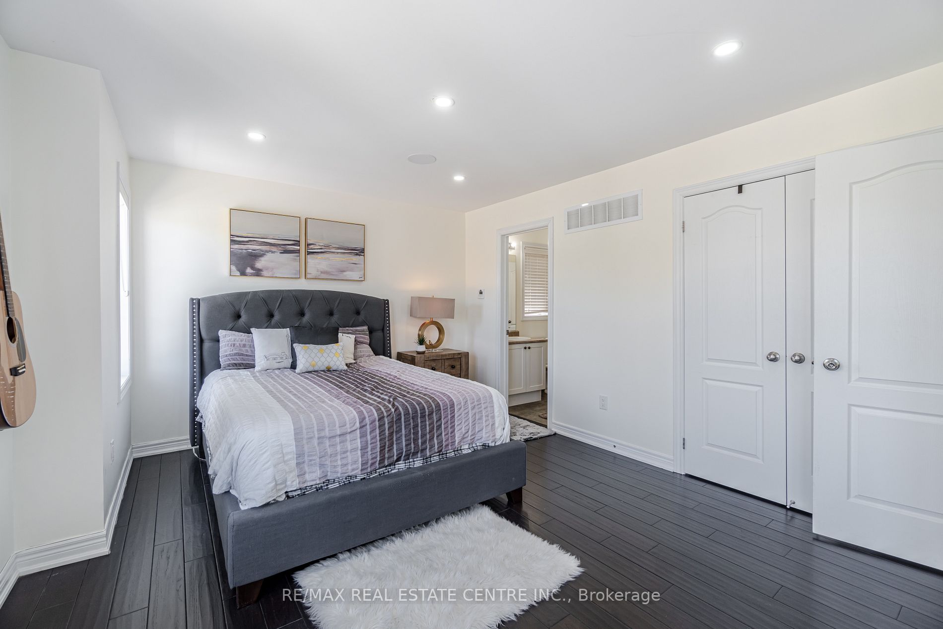 4 Ingleborough Dr