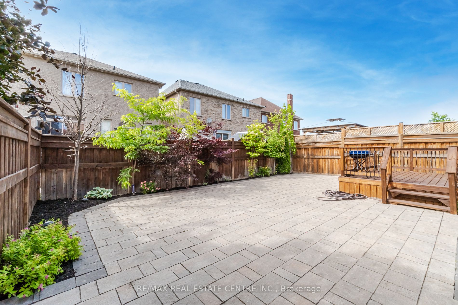 4 Ingleborough Dr