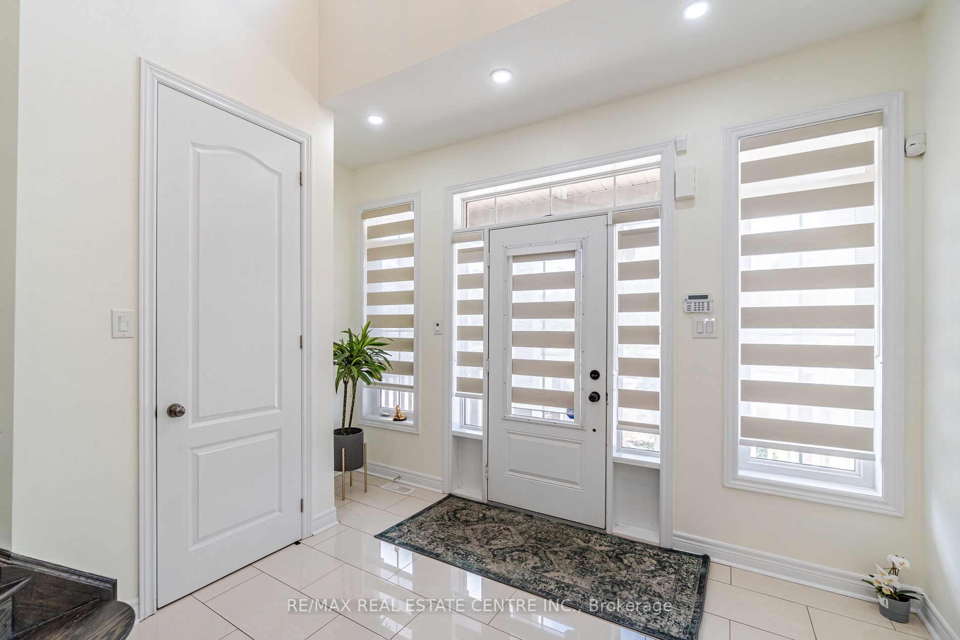 4 Ingleborough Dr
