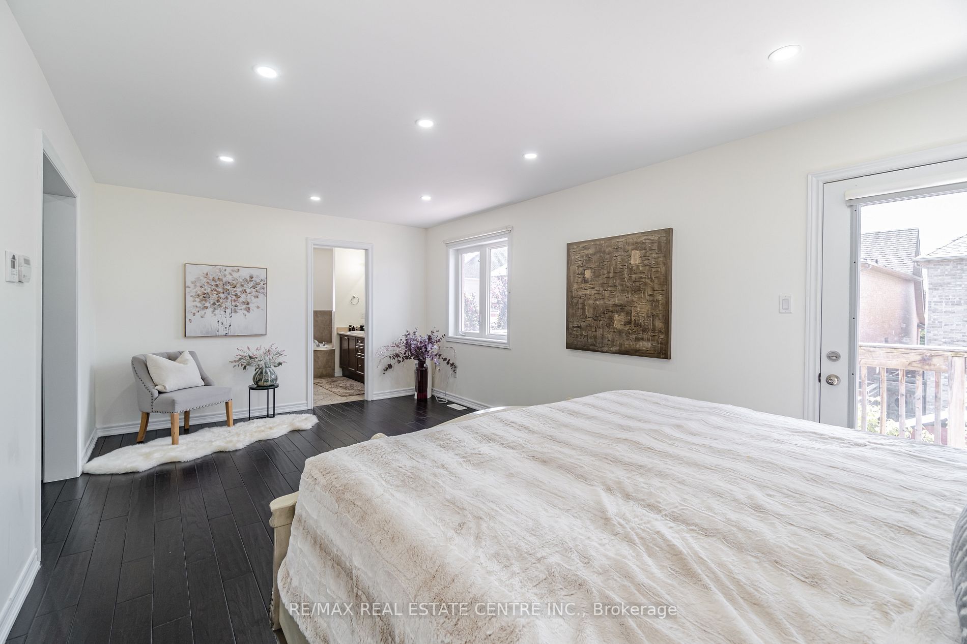 4 Ingleborough Dr