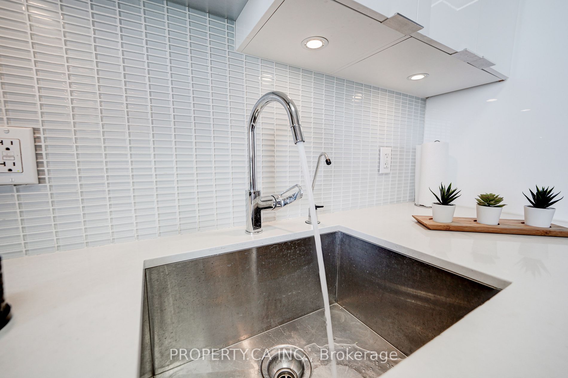 33 Shore Breeze Dr, #2501