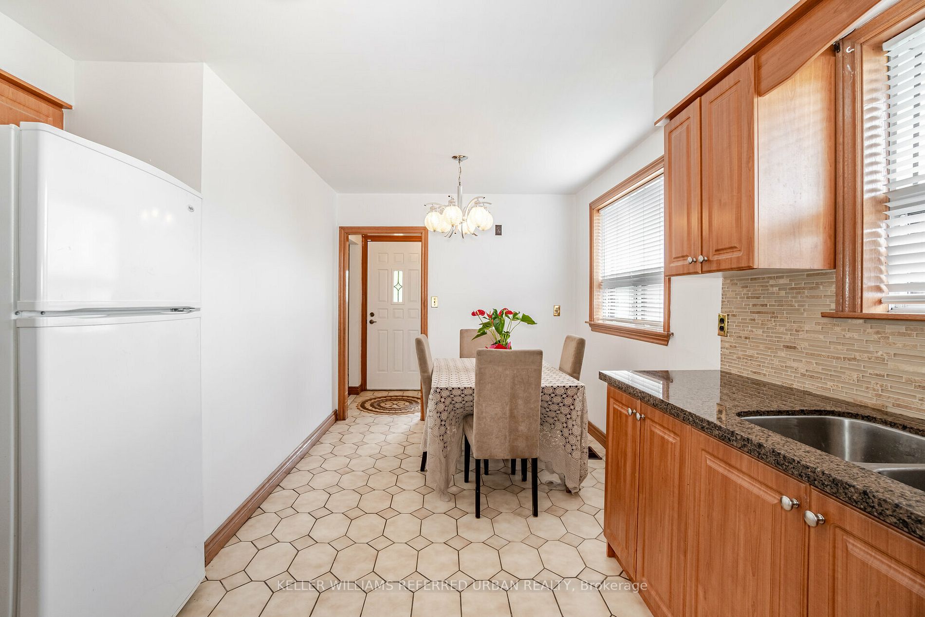 68 Laura Rd