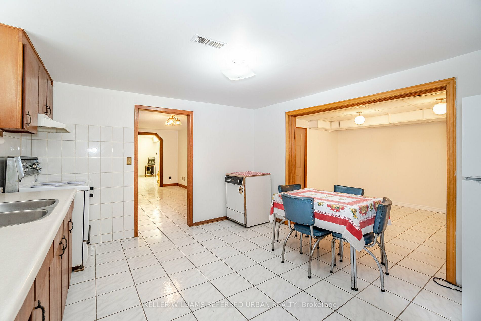 68 Laura Rd