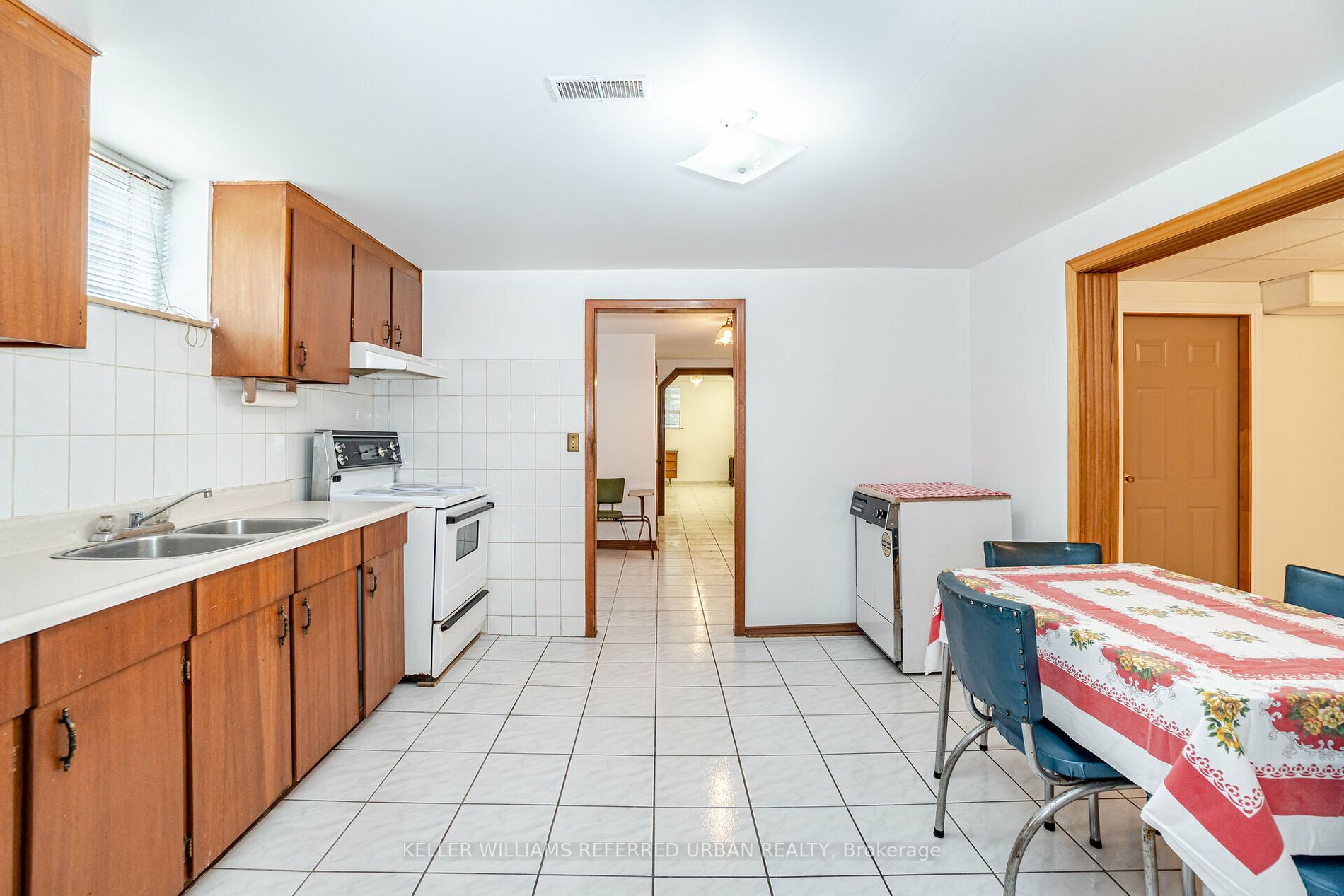 68 Laura Rd
