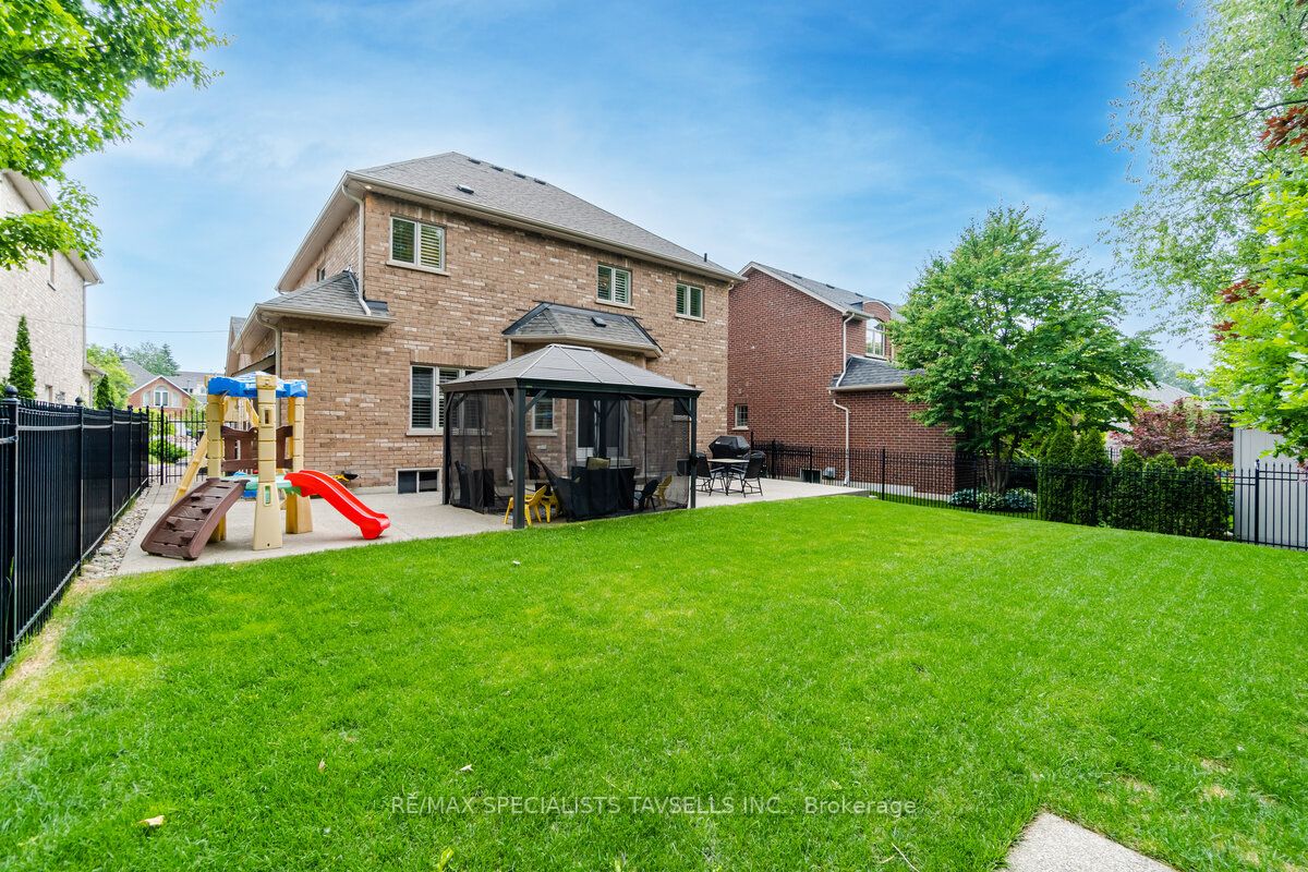 17 Antrim Crt