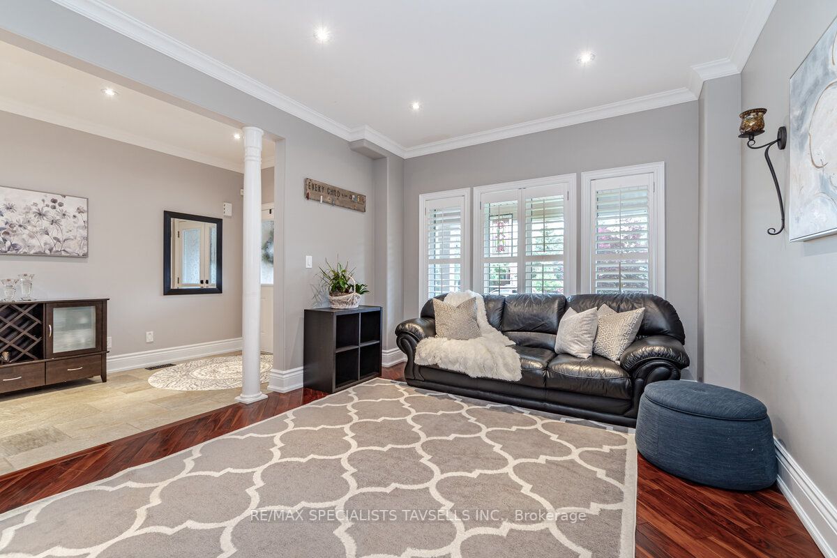 17 Antrim Crt