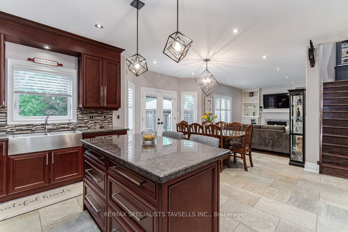 17 Antrim Crt