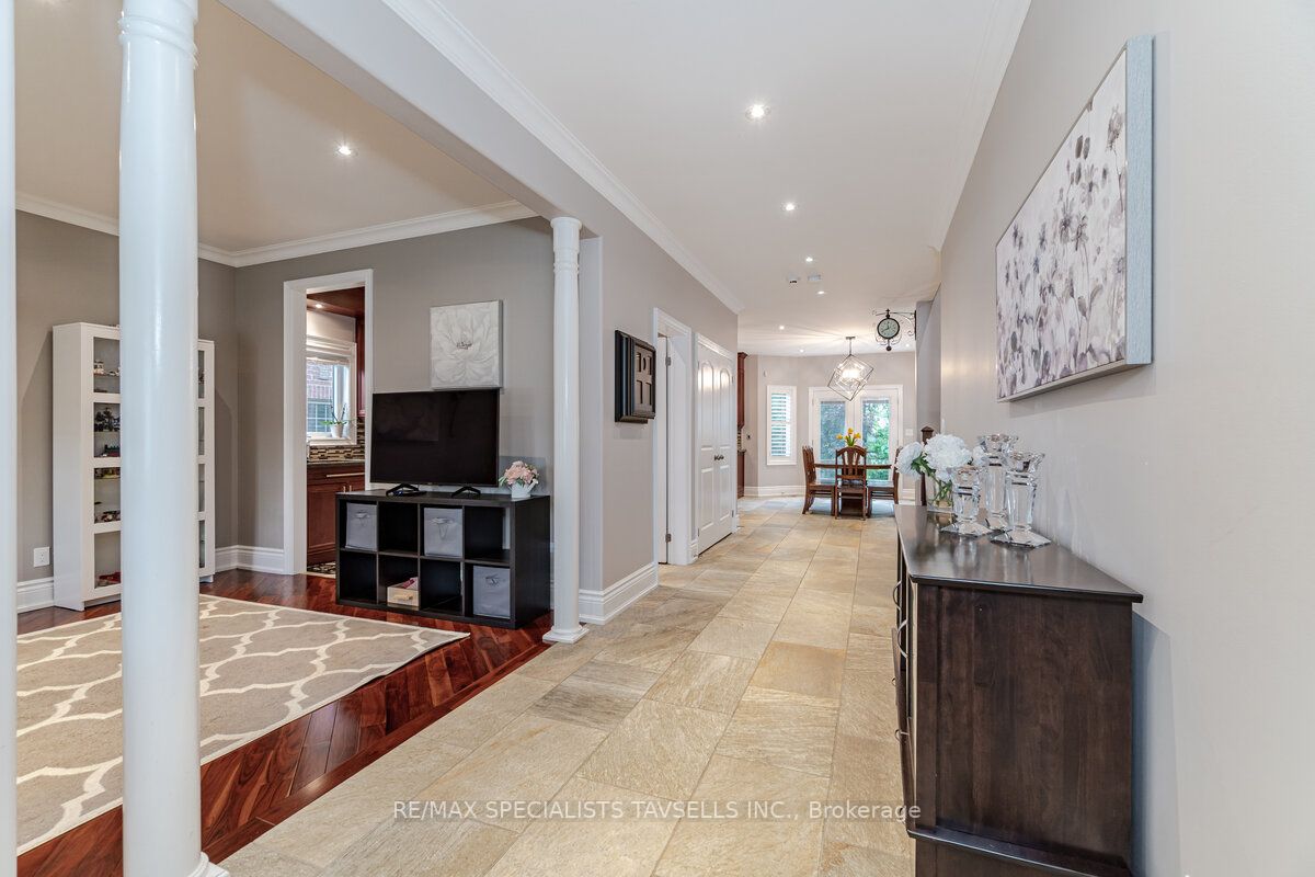 17 Antrim Crt