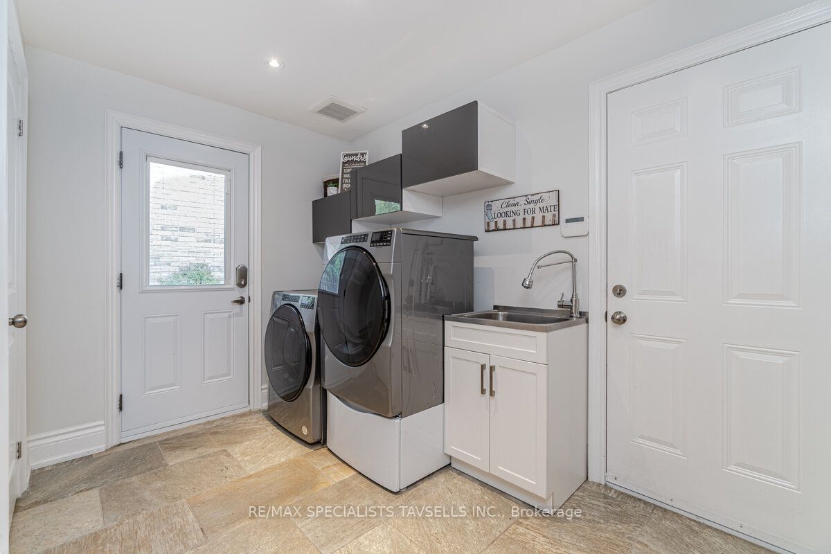 17 Antrim Crt