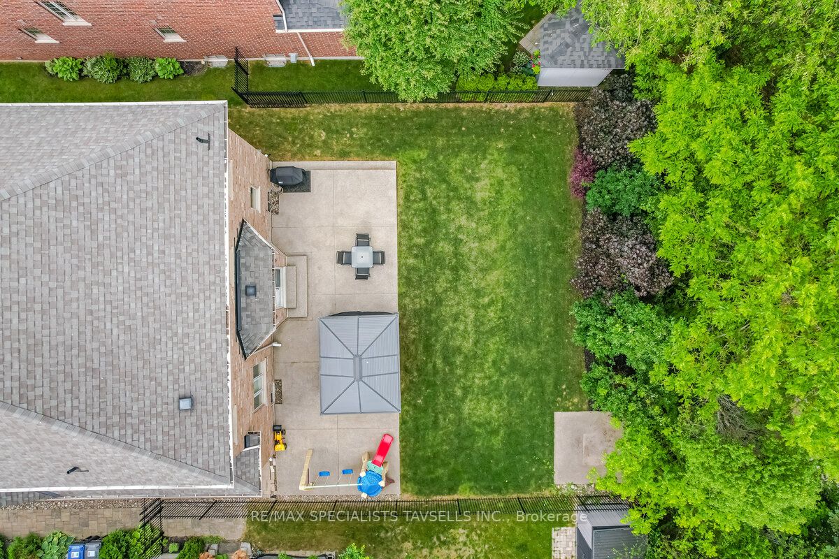 17 Antrim Crt