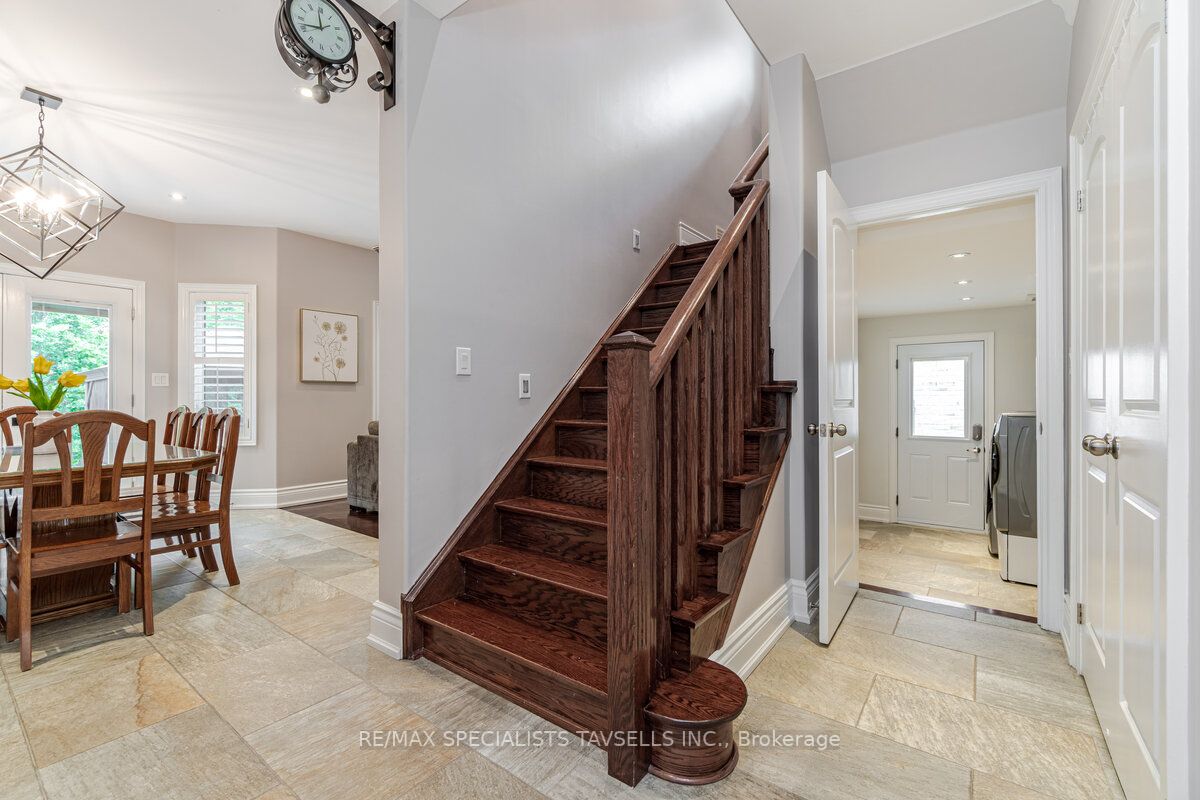 17 Antrim Crt