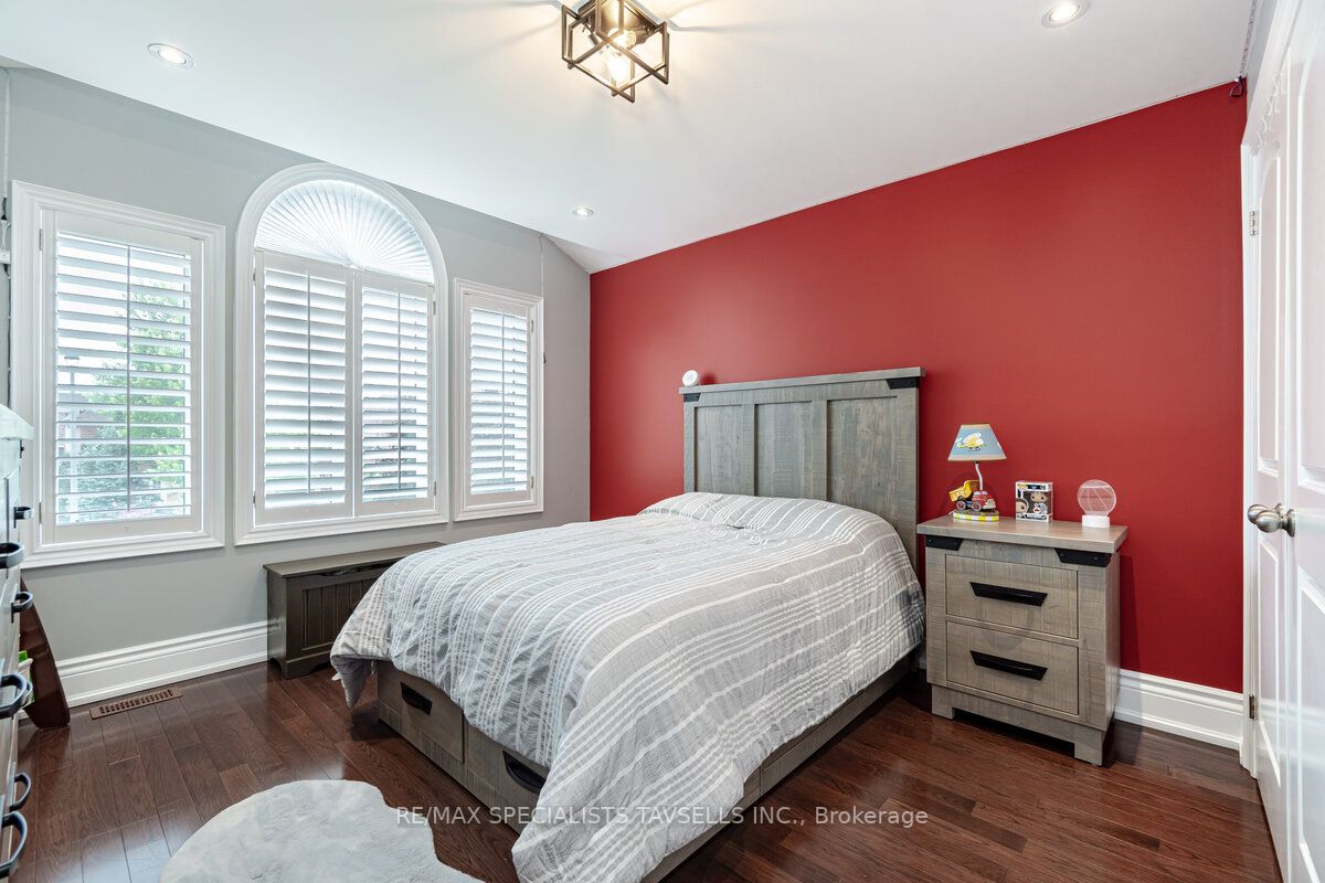 17 Antrim Crt