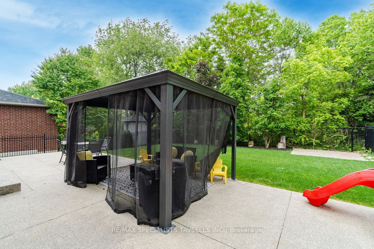 17 Antrim Crt
