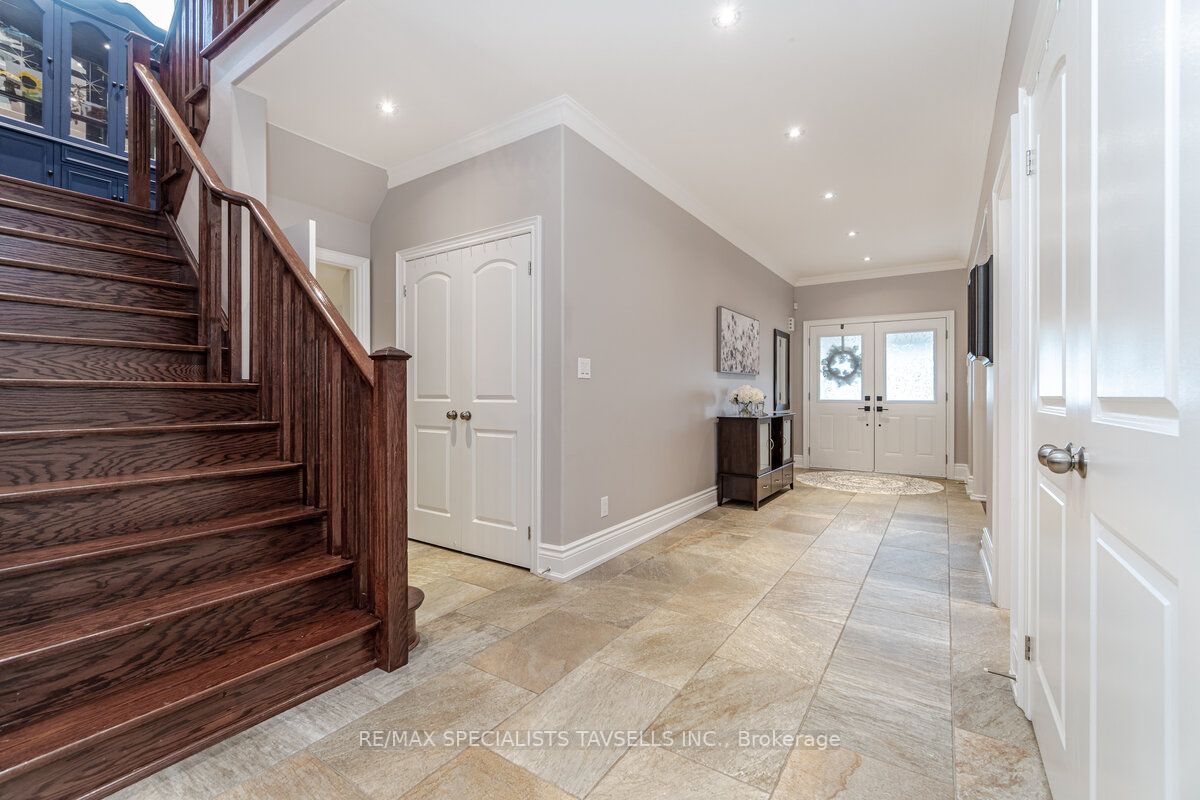 17 Antrim Crt