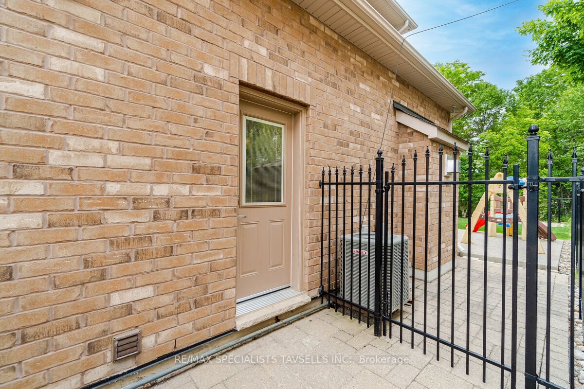 17 Antrim Crt