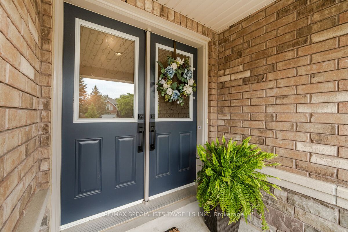 17 Antrim Crt
