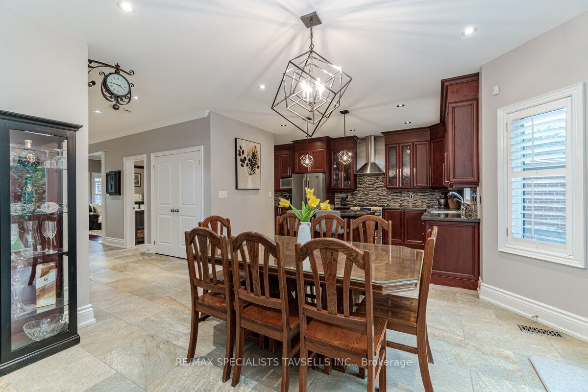 17 Antrim Crt