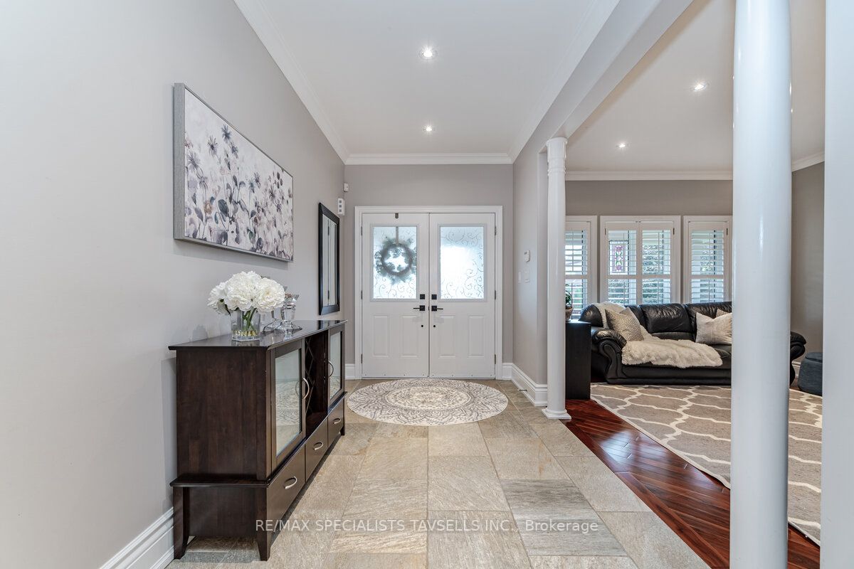 17 Antrim Crt