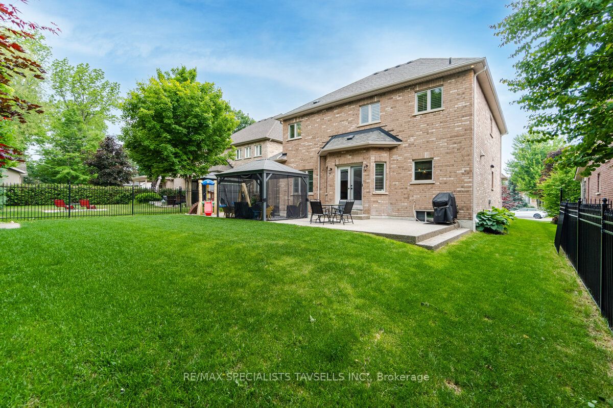 17 Antrim Crt